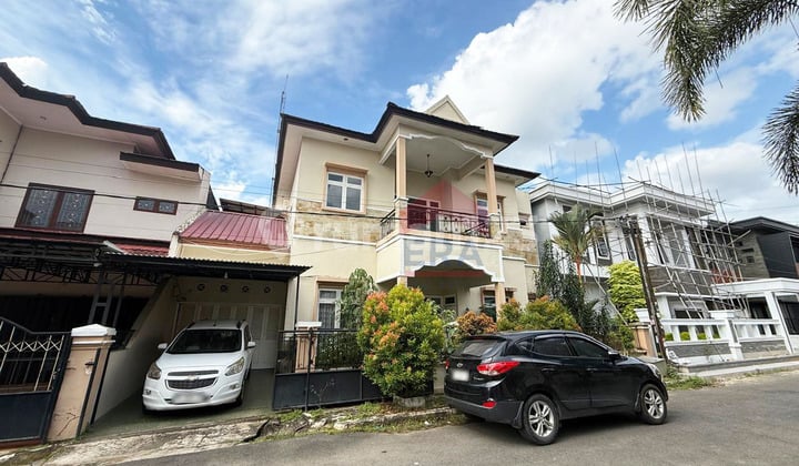 Rumah dengan Tanah Ideal bentuk L Kawasan Eksklusif di Abdul Rahman Saleh (BLKI)