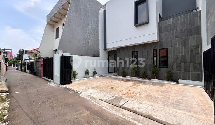 Brand New House Tebet Barat