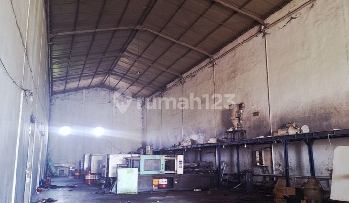 2 Adjacent Warehouses in Driyorejo Ready for Use, Suitable for Industry, Area 550M