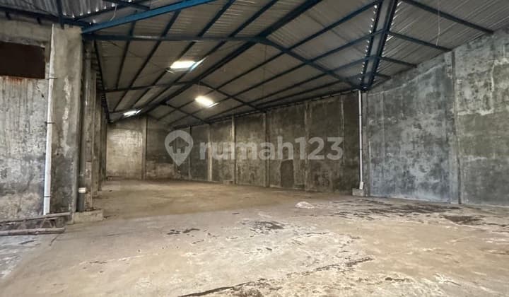 Gudang di Nol Jalan Raya Jemundo, Sidoarjo (AT)