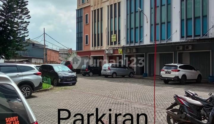 Disewaka Ruko 4 Lantai Full + Parkiran Luas Di Daan Mogot Baru