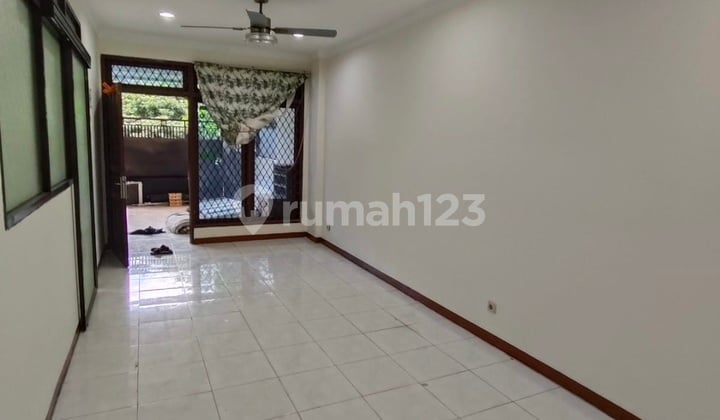 Disewakan Rukan 3 Lantai Cocok Buat Kantor, Online di Taman Palem