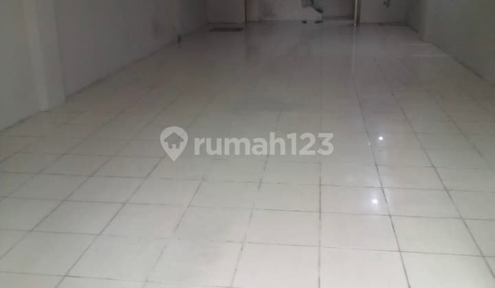 Affordable 3.5-Story Roadside Shop House for Rent in Taman Palem