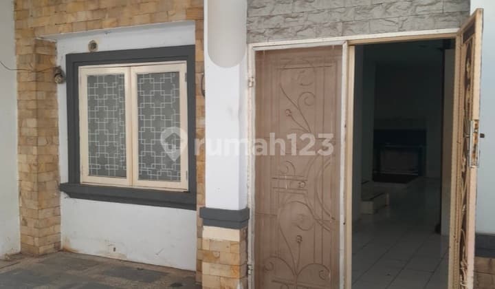 Disewakan Rumah Ada 4 Kamar di Mutiara Taman Palem