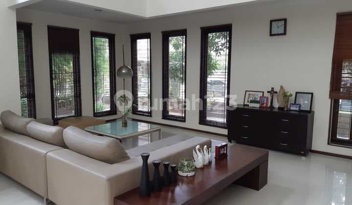 For Rent: Luxury House, 272m² Wide, in Taman Surya