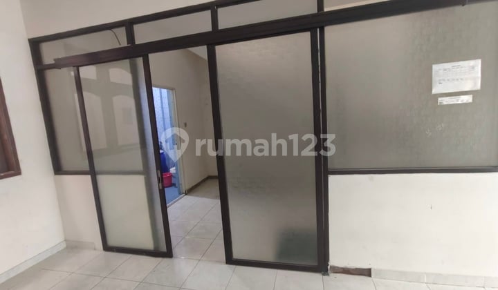 Disewakan Rumah 3 Lantai Full Banyak Kamar & Cocok Utk Online Shop di Taman Palem
