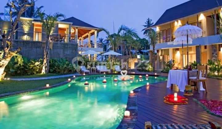 Hotel di Jalan raya ubud