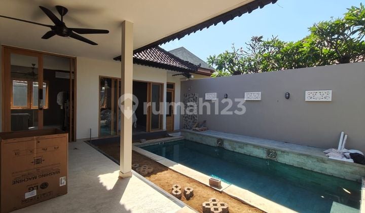 The new villa is close to Sanur beach and busy with foreign tourists, close to the hospital and mall