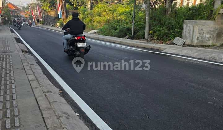 In a Rented Land by the Ungasan Main Road, Very Suitable for Business Places like Gyms, Shophouses, and Spas.