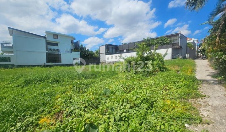 Nice Land Close To Beach And Villa Environment