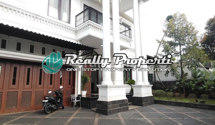 Disewakan Rumah Mewah Pinggir Jalan di Bambu Apus Cipayung