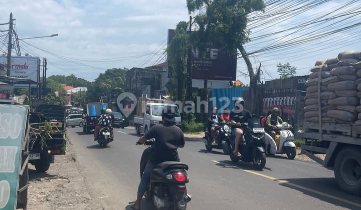 Tanah Utama Jalan Raya Uluwatu