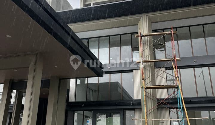 Ruko Hoek Baru Siap Pakai Strategis High Ceiling