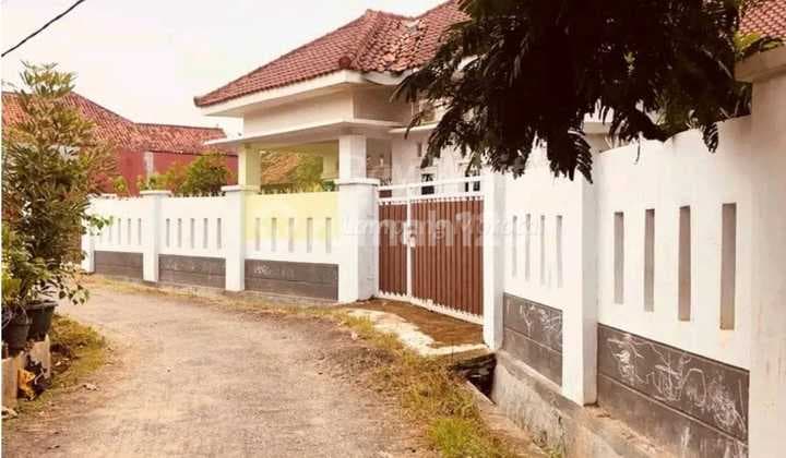 dijual Rumah dengan halaman yang luas di way kandis
