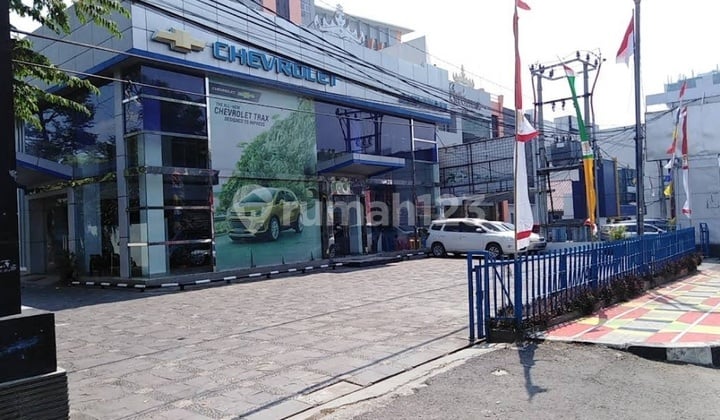 Dijual eks Showroom mobil di Pusat Kota