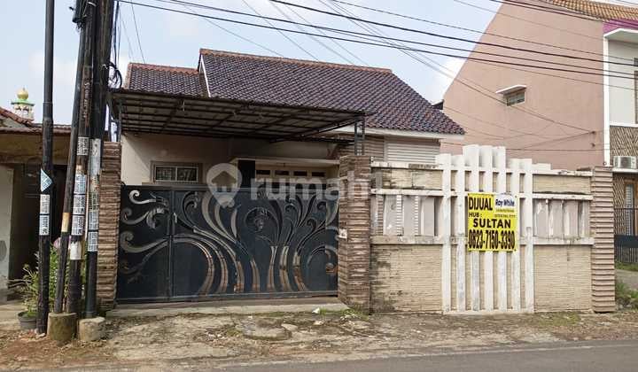 Rumah Pinggir jalan utama