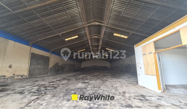 Warehouse for rent in a complex near Panjang Port, Bandar Lampung.