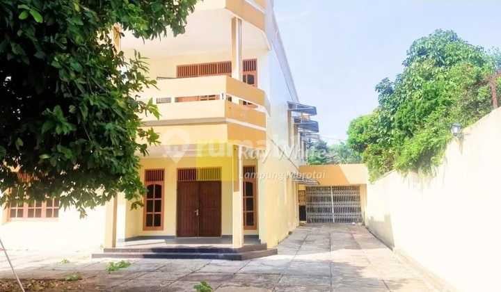 Rumah Kantor Besar Parkir Luas di Pusat Kota Bandar Lampung