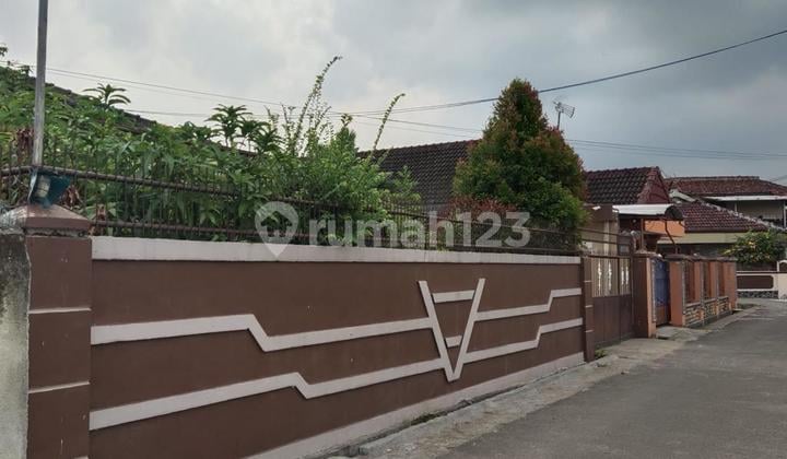 Affordable house with large land in West Teluk Betung, Bandarlampung.