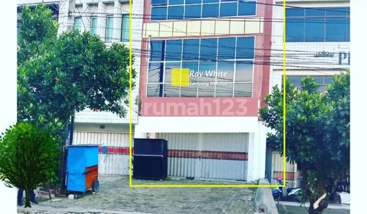 Ruko murah 2 pintu 3 lantai dijalan Teuku Umar Kedaton Bandarlampung