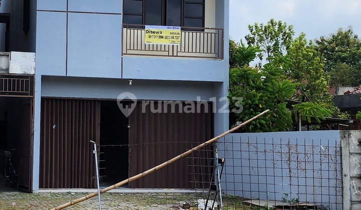 Bangunan eks Showroom plus tanah luas dijalan Imam Bonjol Kemiling