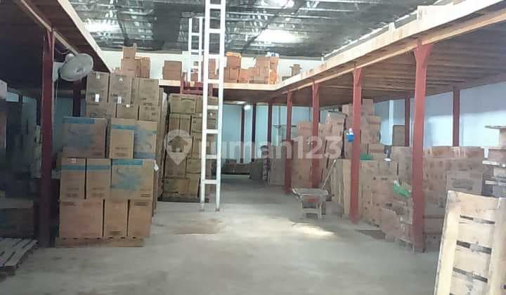 Cheap warehouse in Metro
