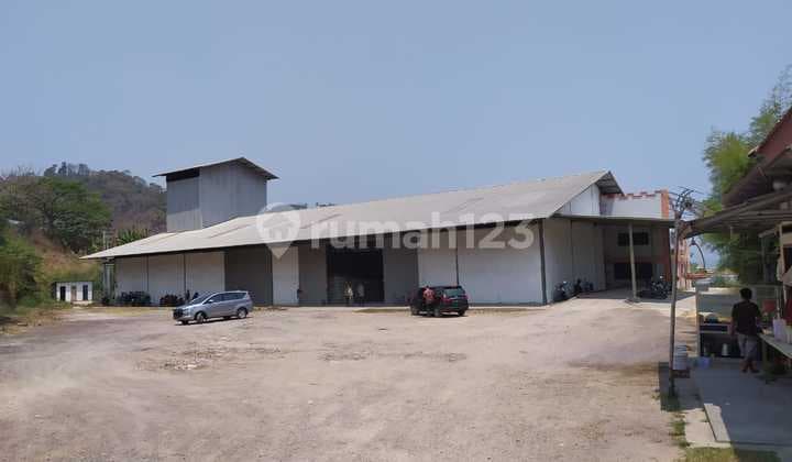 Gudang besar dan luas pinggir jalan Ir.Sutami dekat jalan Soekarno-Hatta sangat strategis dan harga murah