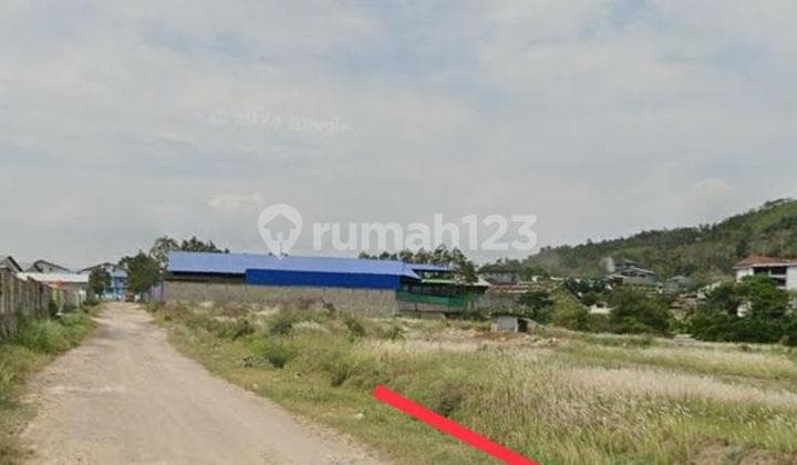 Vacant land in the Sentot Alibasyah Way Lunik Panjang warehouse complex, Bandarlampung city.