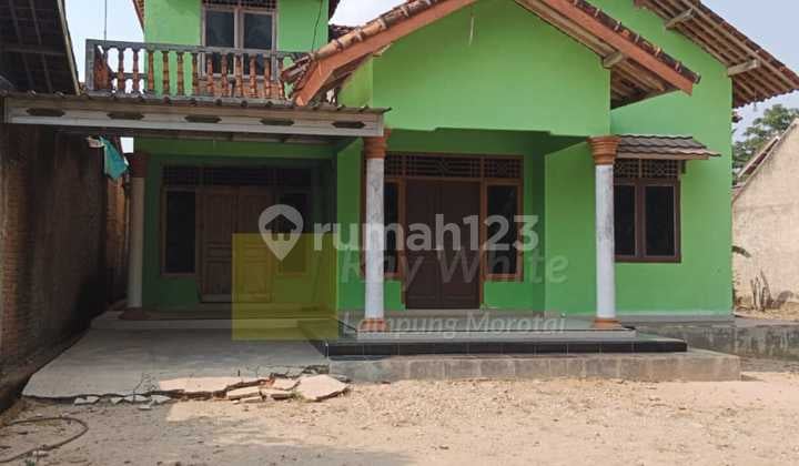 Rumah dengan Pekarangan Luas