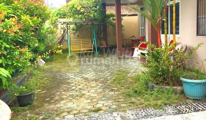 Rumah dengan Pekarangan yang Luas hn