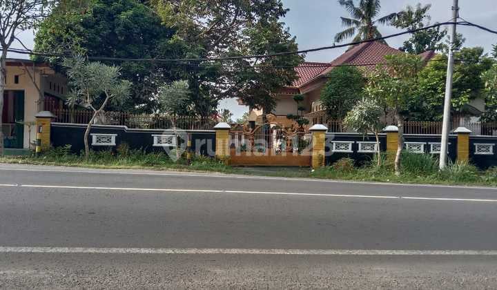 Rumah Pinggir Terusan Jalan Lintas Raden Gunawan