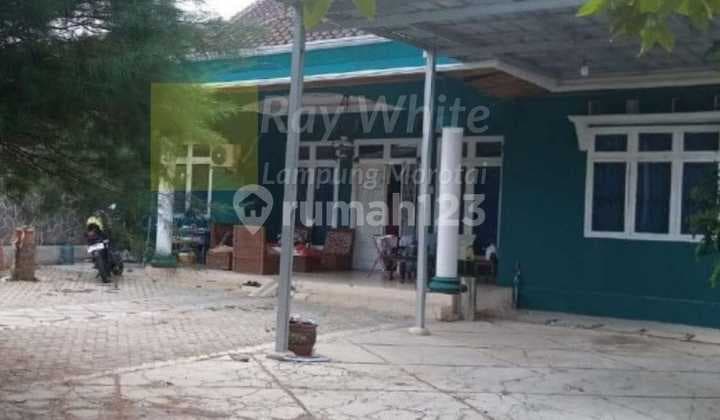 Dijual Rumah dengan Halaman Luas di Gunter sm