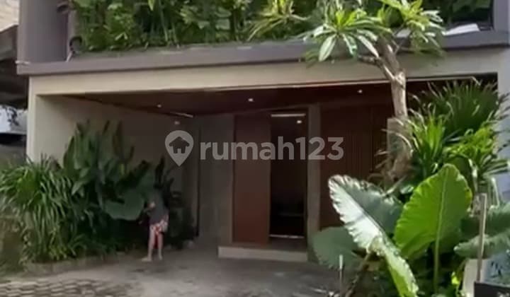 Villa Modern Tropis Jimbaran Siap Huni Dekat Pantai Melasti
