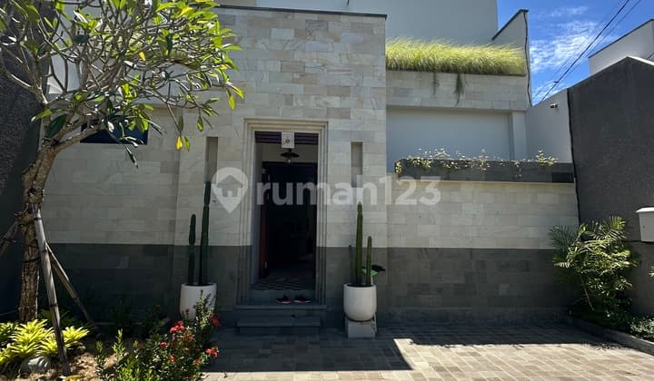 Villa Mewah Modern Style Jimbaran Dekat Pantai Melasti