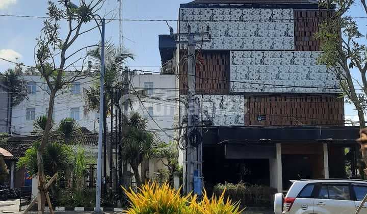 Kuta main roadside hotel near the airport