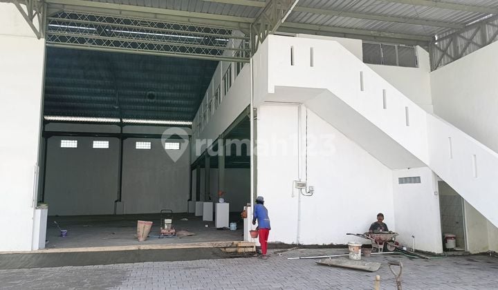 The warehouse is a new office in a strategic area in Denpasar