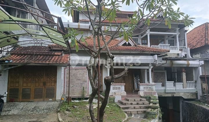 Tanah Bonus Bangunan Tua dengan Zona Perdagangan Jasa