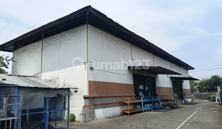 Warehouse Within a Warehouse Complex in Mahendradata Denpasar