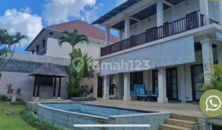 Stunning Villa with Pool and Expansive Garden in Jimbaran