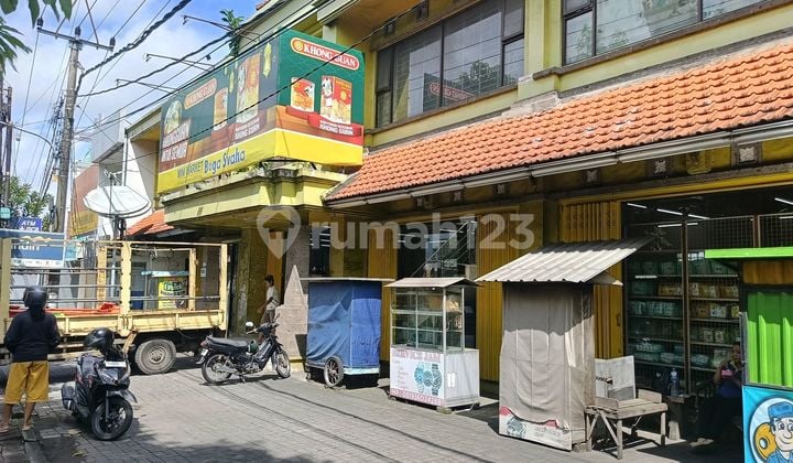 Former Minimarket Building Suitable for Showroom
