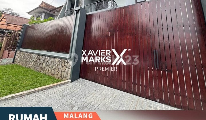 Rumah Dieng Malang, 2 Lantai Modern Minimalis