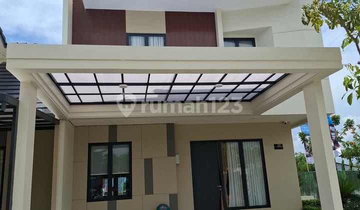 Two-Story House with Complete Public Facilities. 3 Bedrooms. Near Makassar Airport.