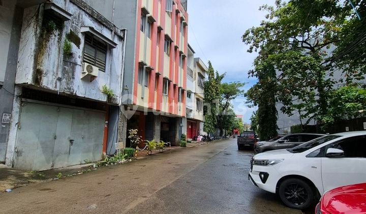 Hotel Dijual 7 Lantai. 41 Kamar. Masih Berjalan. Jalan Perintis.