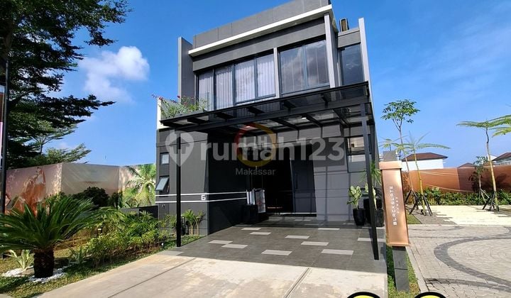 Rumah Mewah Terdepan Tanjung Bunga. 4 Kamar. 7x16. Free Kanopi