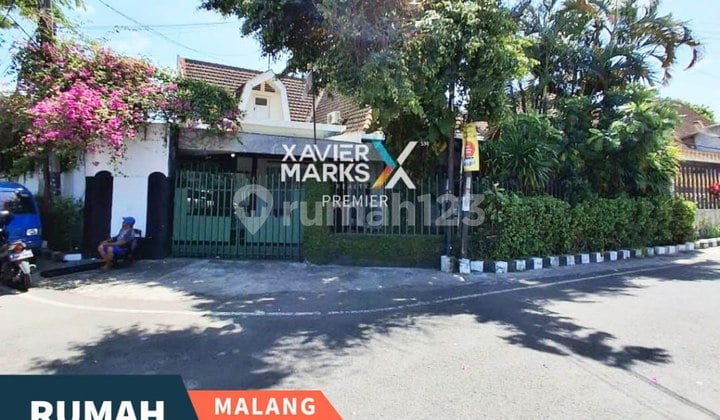 Rumah Hook Terawat Dekat Kayutangan di Klojen Malang