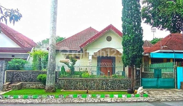 Rumah Klasik Terawat Pusat Kota di Jl Gunung-Gunung Malang