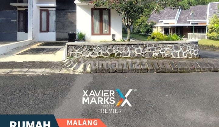 Rumah Hook Semi Furnish di Greenhills Residence Malang