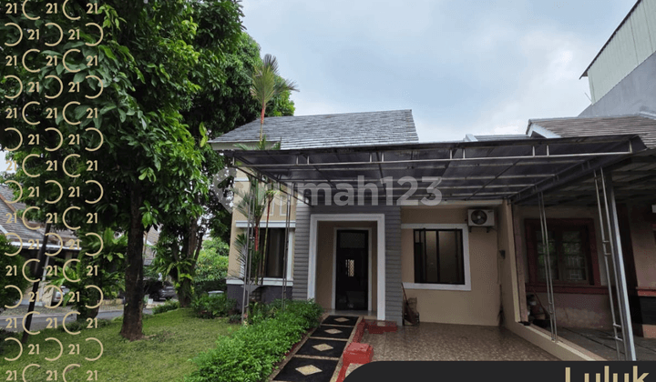 Corner House in Kota Wisata Cibubur