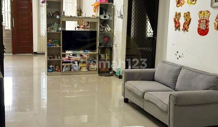 Rumah Hook Tengah Kota Siap Huni 3 Kamar Tidur di Balikpapan