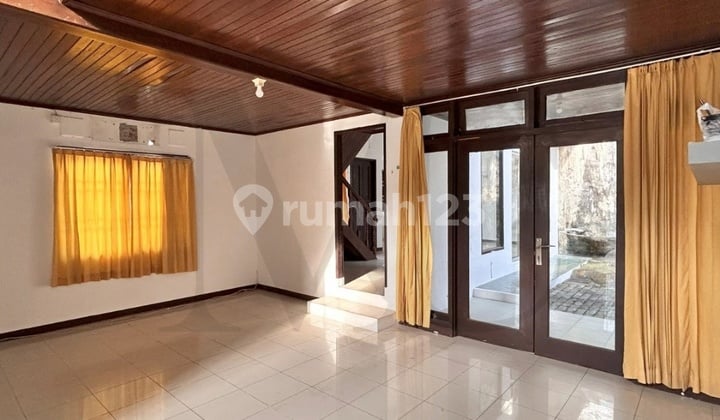 Rumah Hook 4 Kamar Tidur di Balikpapan Baru